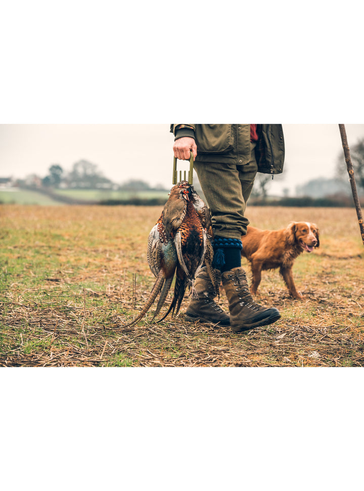 Jack Pyke Foldable Game Bird Carrier - Lightweight Plastic Hunting Carrier with Ergonomic Handle, Buckle Closure, Compact Foldable Design, Capacity 40 Pounds - Green